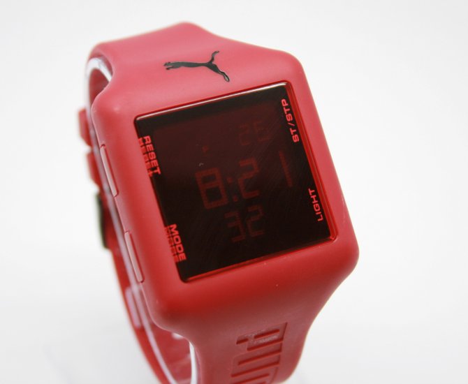 puma red watch